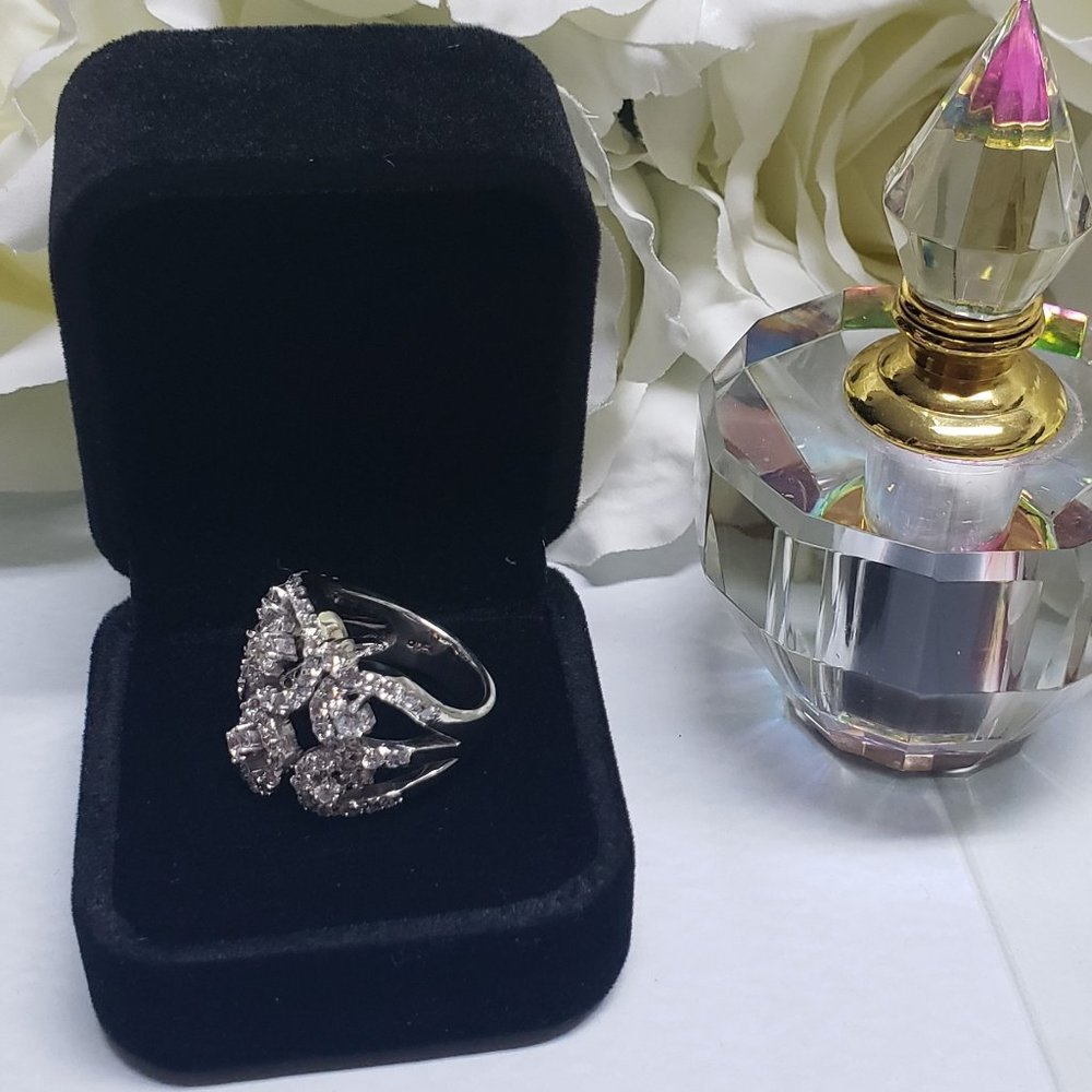 Beautiful Fancy Ring in silver with rhodium plated